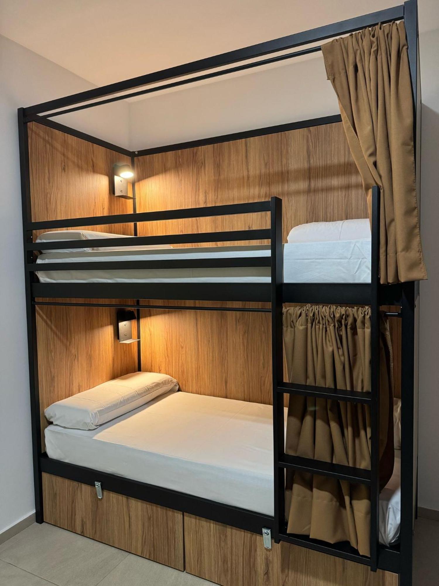 Single Bed in Mixed Dormitory Room